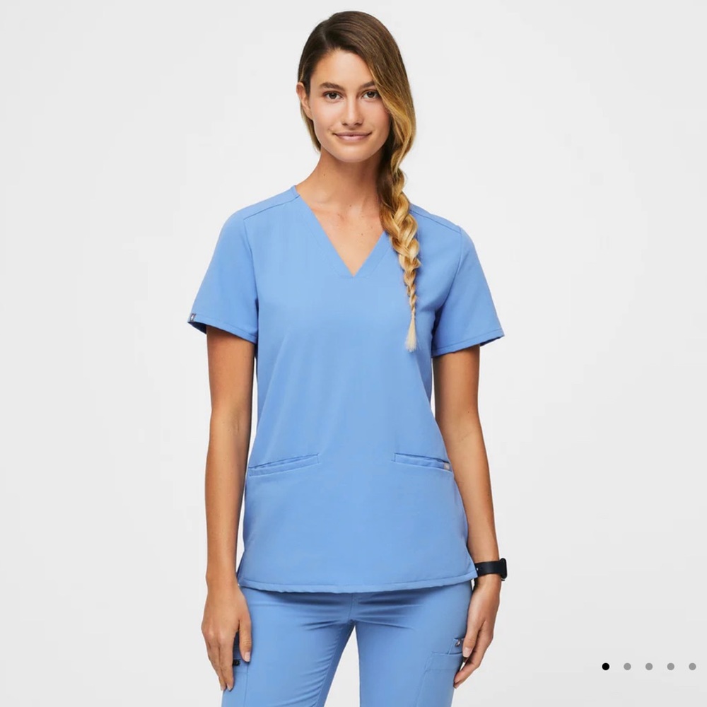 FIGS Casma scrubs top size XXL color Ceil Blue